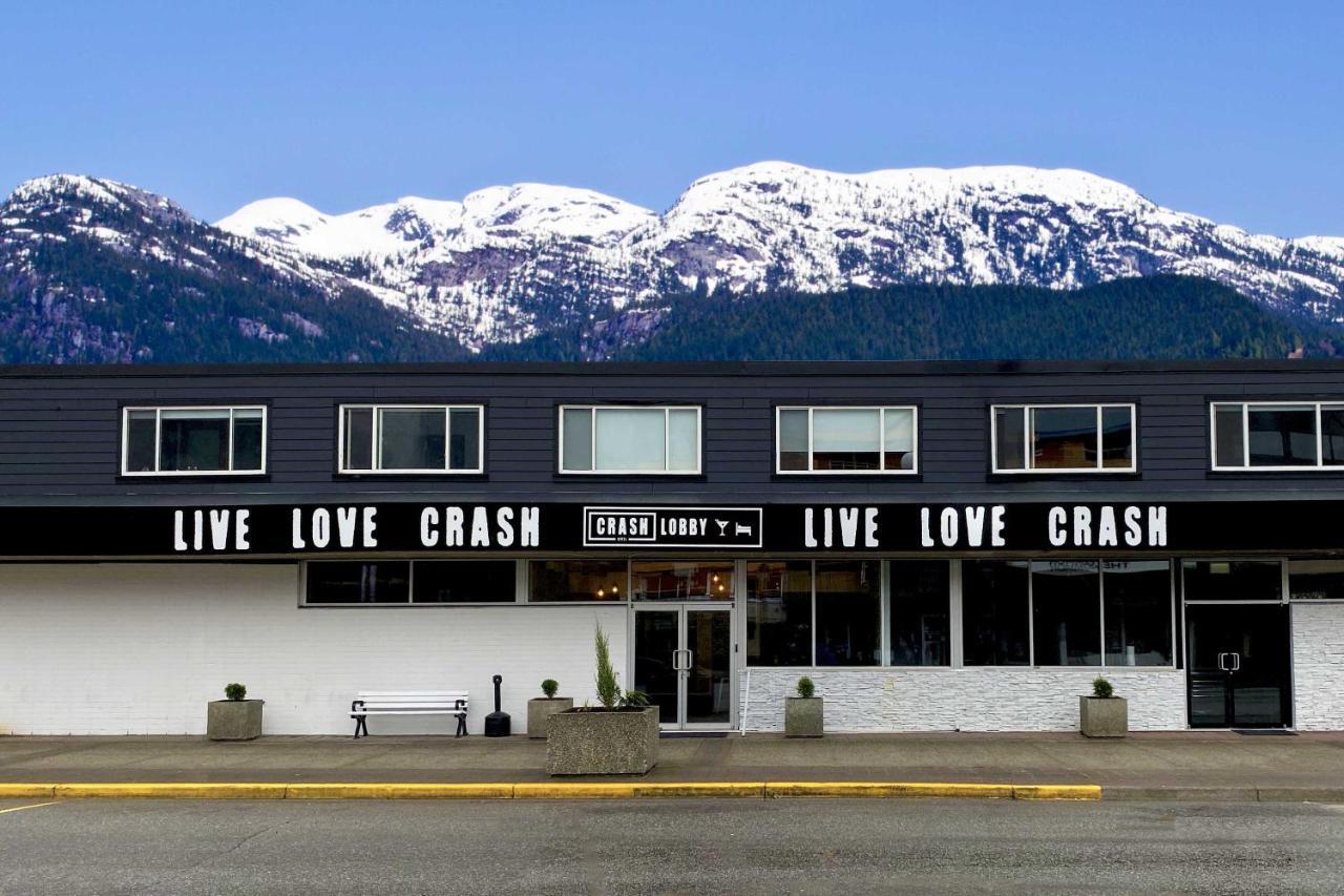 Crash Hotel Squamish Bagian luar foto